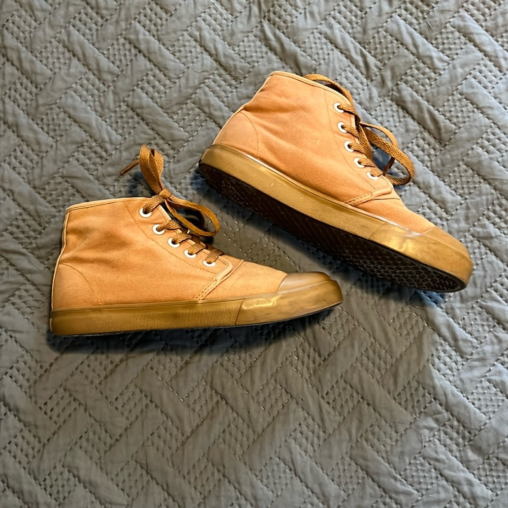 Bangs : Sahara Sand High Tops - W5.5